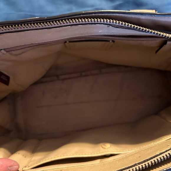 Coach Tan Rhyder - Picture 6 of 6